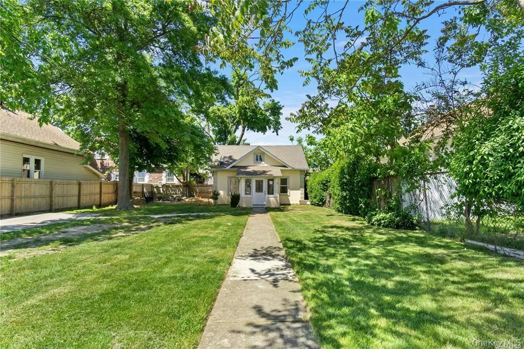 View of front of property View of front of property