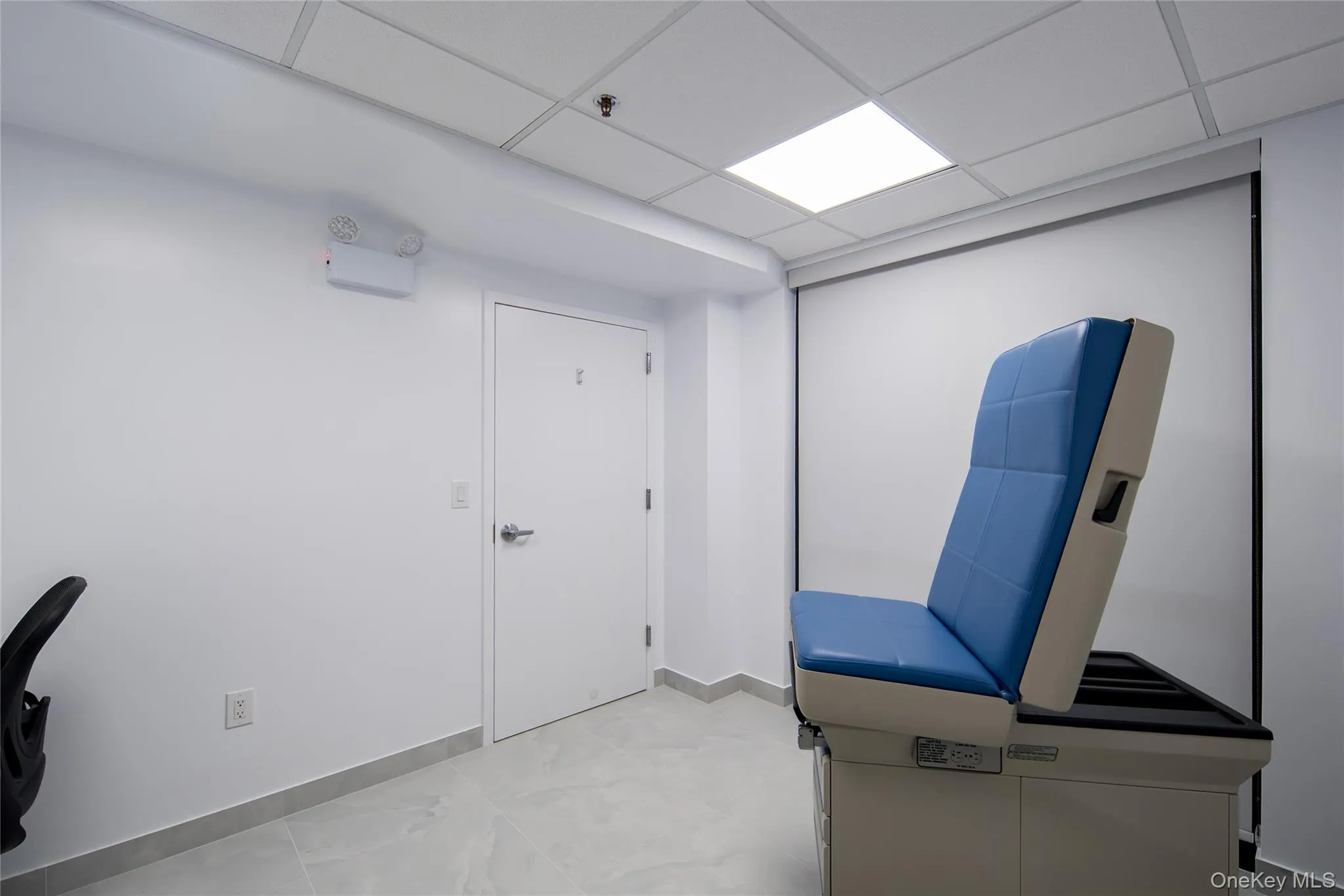 Unfurnished office featuring a drop ceiling Unfurnished office featuring a drop ceiling