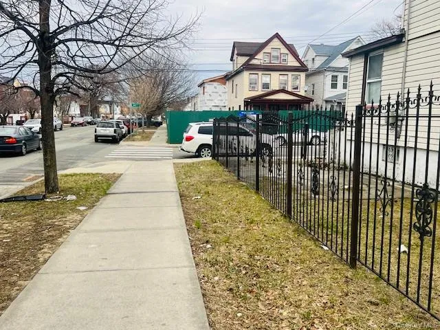 110-04 164th Street, New York, NY, 3 Bedrooms Bedrooms, 6 Rooms Rooms,1 BathroomBathrooms,Residential,For Rent,164th,0,932433 110-04 164th Street, New York, NY, 3 Bedrooms Bedrooms, 6 Rooms Rooms,1 BathroomBathrooms,Residential,For Rent,164th,0,932433