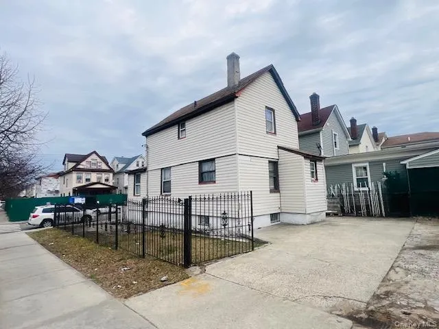 110-04 164th Street, New York, NY, 3 Bedrooms Bedrooms, 6 Rooms Rooms,1 BathroomBathrooms,Residential,For Rent,164th,0,932433 110-04 164th Street, New York, NY, 3 Bedrooms Bedrooms, 6 Rooms Rooms,1 BathroomBathrooms,Residential,For Rent,164th,0,932433