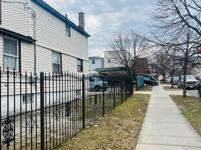 110-04 164th Street, New York, NY, 3 Bedrooms Bedrooms, 6 Rooms Rooms,1 BathroomBathrooms,Residential,For Rent,164th,0,932433 110-04 164th Street, New York, NY, 3 Bedrooms Bedrooms, 6 Rooms Rooms,1 BathroomBathrooms,Residential,For Rent,164th,0,932433