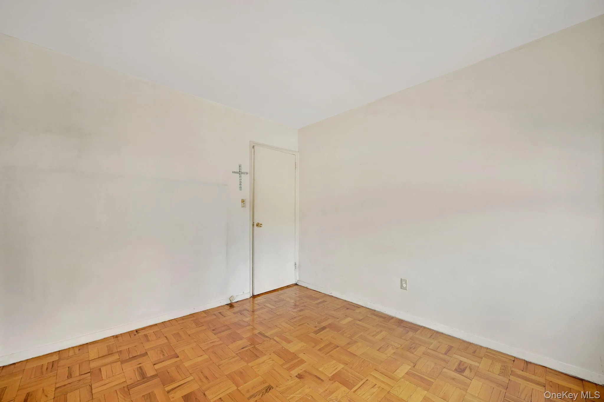 Unfurnished room with baseboards Unfurnished room with baseboards