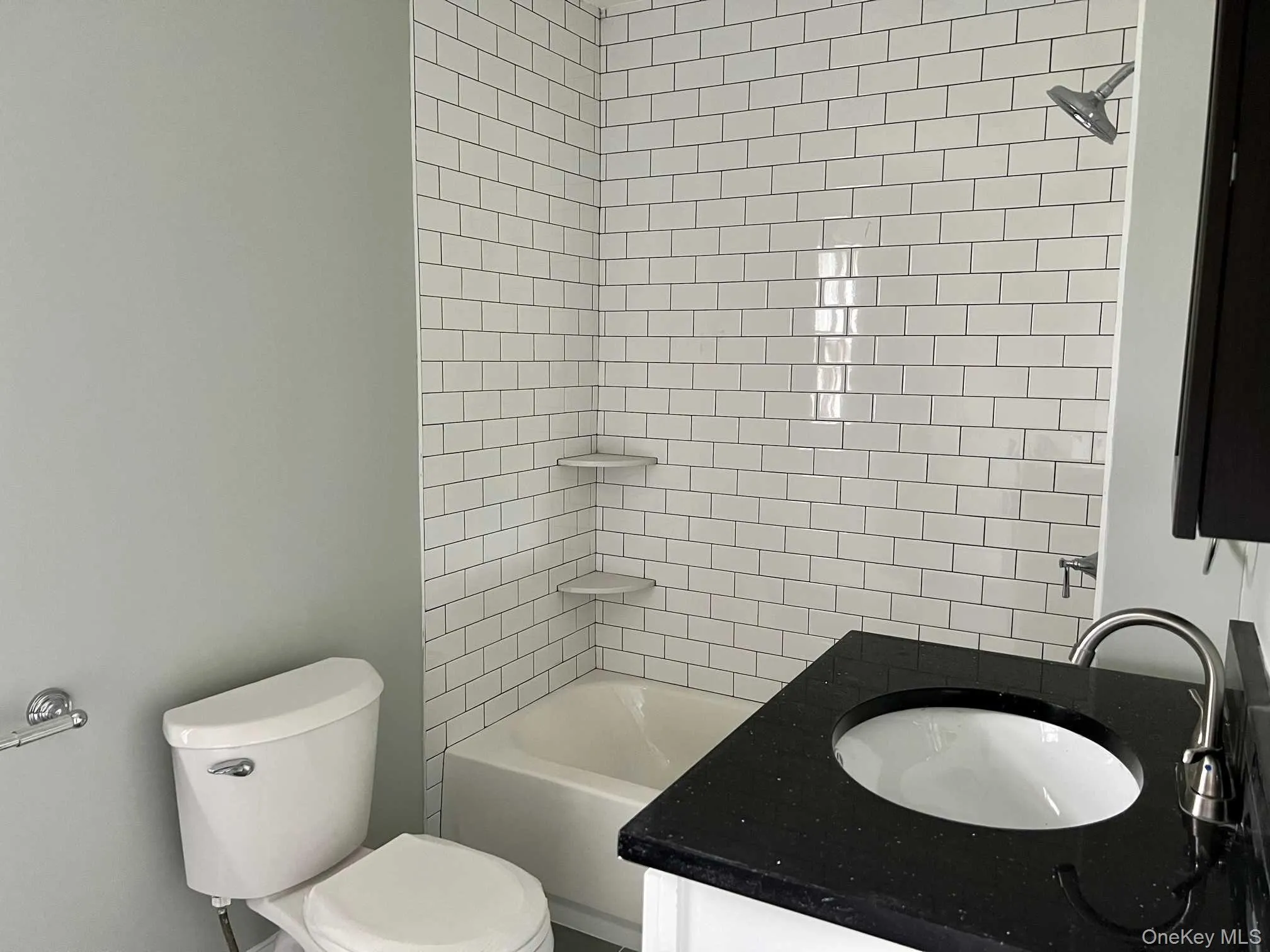 Tub with subway tile Tub with subway tile