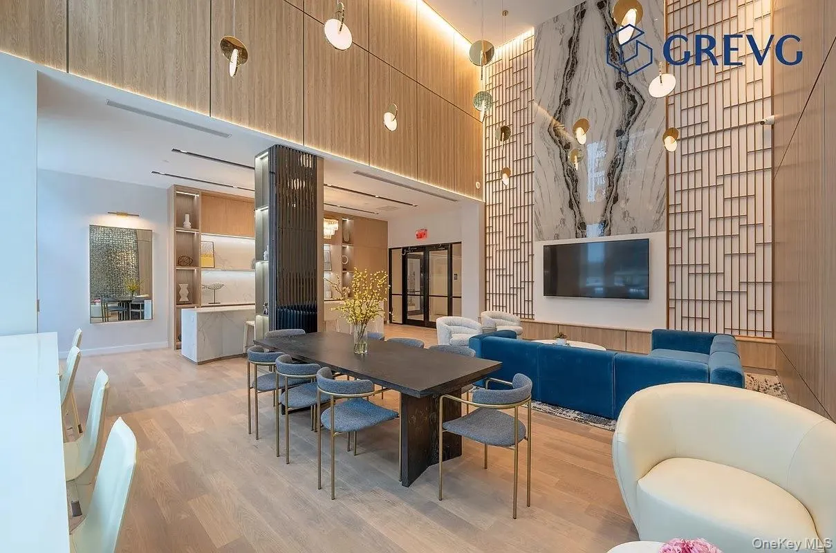 Lobby with a high ceiling Lobby with a high ceiling