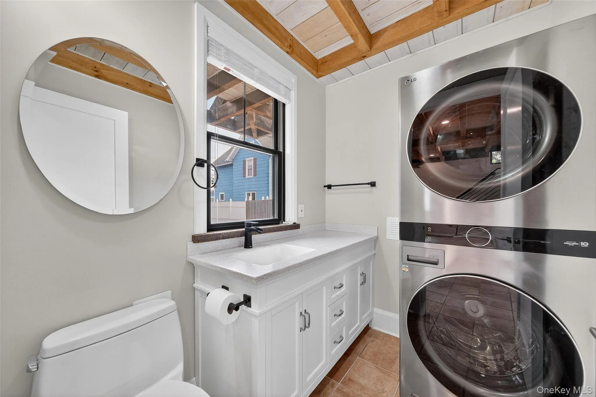 Half bath with washer and dryer Half bath with washer and dryer