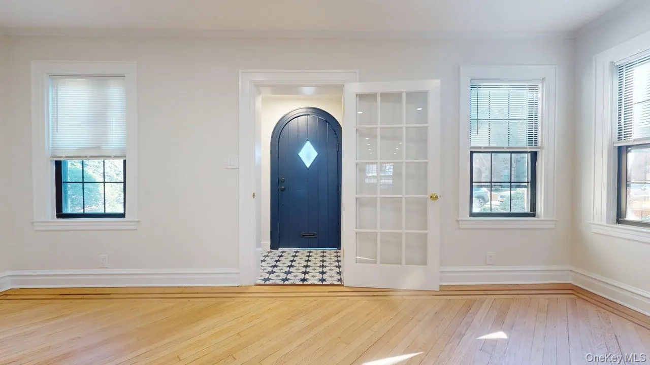 Foyer featuring crown molding and wood-type flooring Foyer featuring crown molding and wood-type flooring
