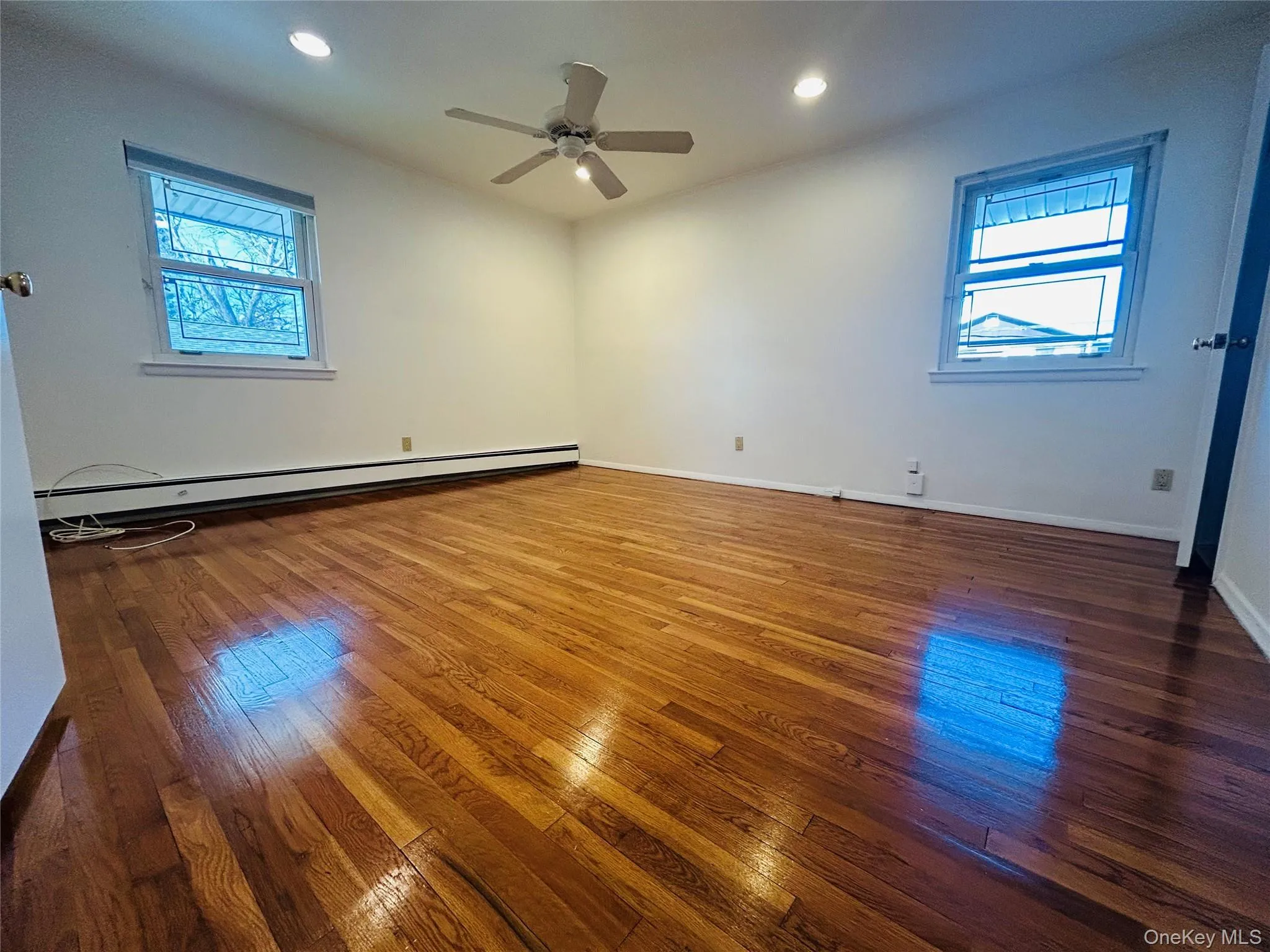 Spacious master bedroom, hardwood floor, ceiling fan Spacious master bedroom, hardwood floor, ceiling fan