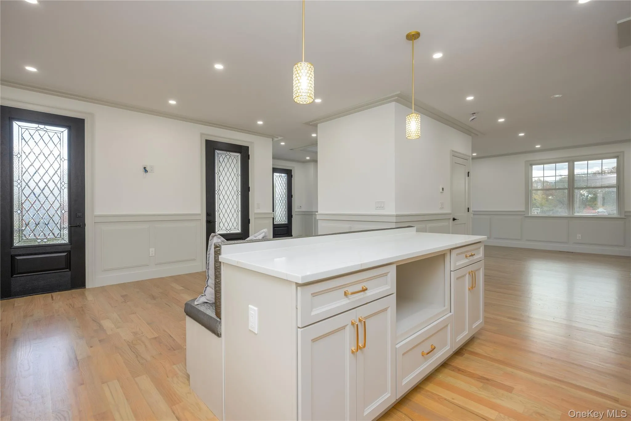View to the dining room and entry hall View to the dining room and entry hall
