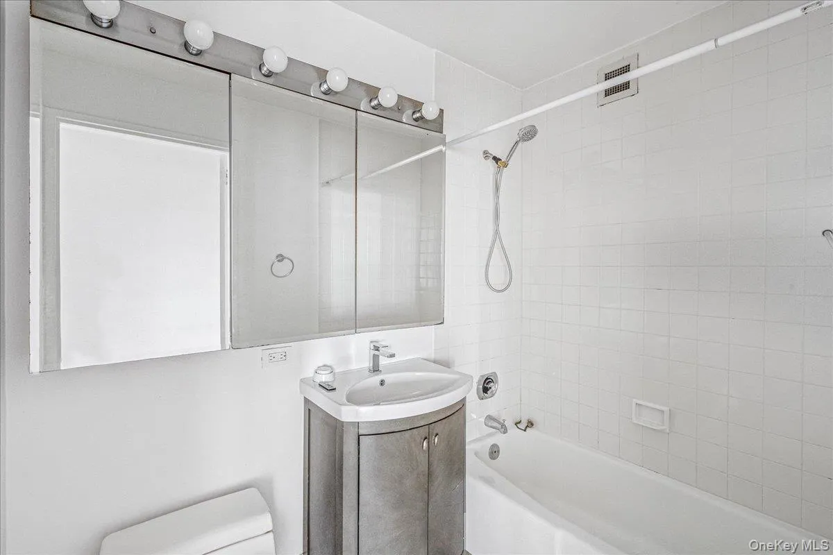 Bathroom with vanity and shower / tub combination Bathroom with vanity and shower / tub combination