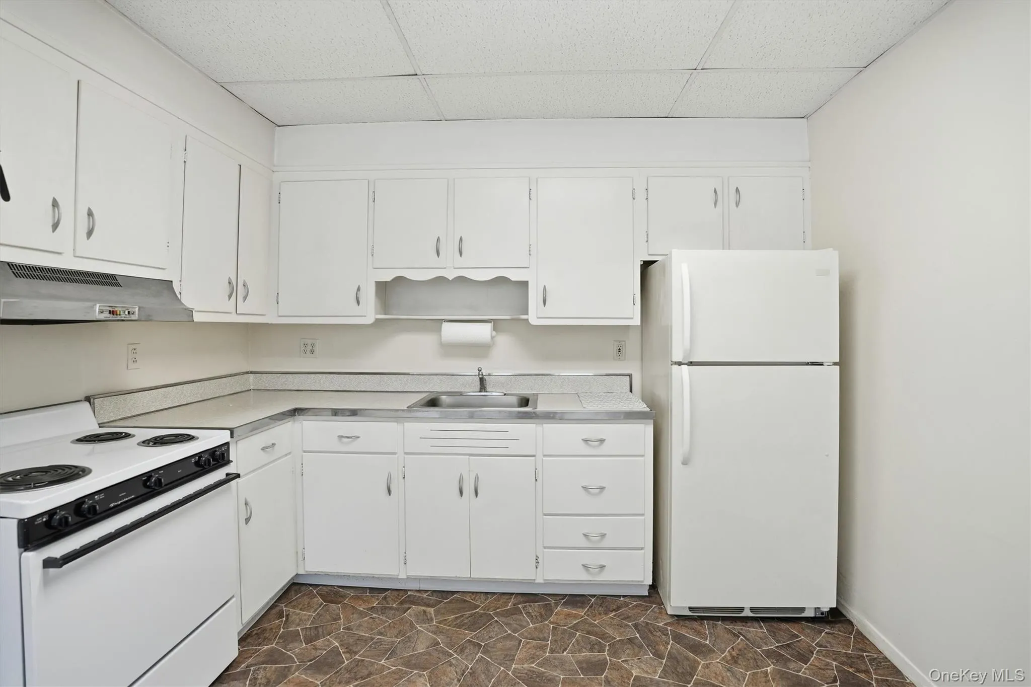 221 Lake Avenue, Smithtown, NY, 1 Bedroom Bedrooms, 3 Rooms Rooms,1 BathroomBathrooms,Residential Lease,For Rent,Lake,0,933266 221 Lake Avenue, Smithtown, NY, 1 Bedroom Bedrooms, 3 Rooms Rooms,1 BathroomBathrooms,Residential Lease,For Rent,Lake,0,933266