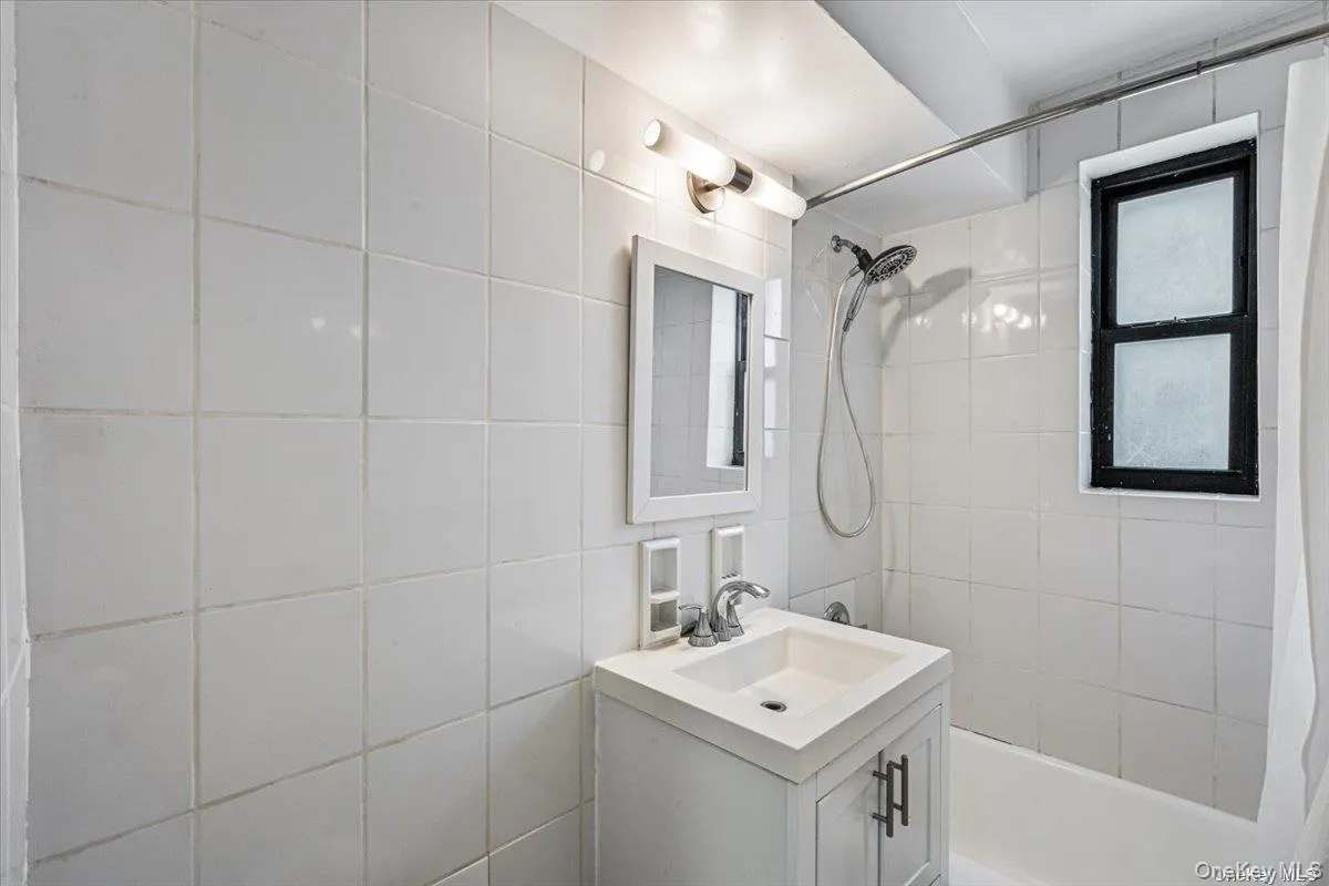 90-11 35 Avenue, New York, NY, 1 Bedroom Bedrooms, 4 Rooms Rooms,1 BathroomBathrooms,Residential,For Rent,35,0,933537 90-11 35 Avenue, New York, NY, 1 Bedroom Bedrooms, 4 Rooms Rooms,1 BathroomBathrooms,Residential,For Rent,35,0,933537