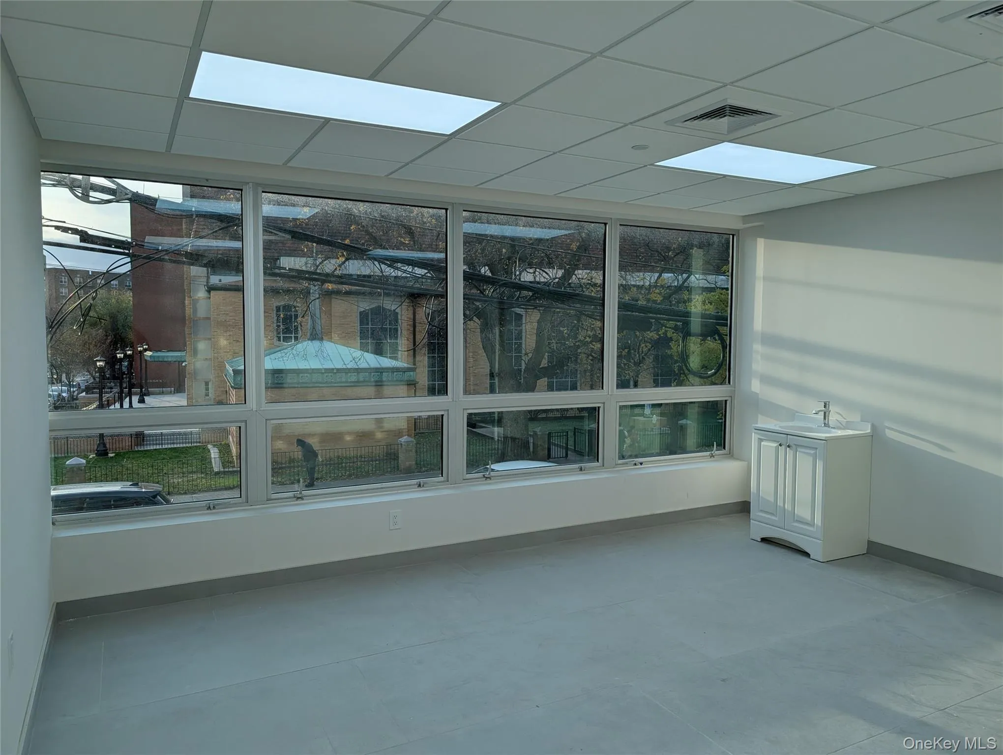 LARGE ROOM B-1 LARGE ROOM B-1