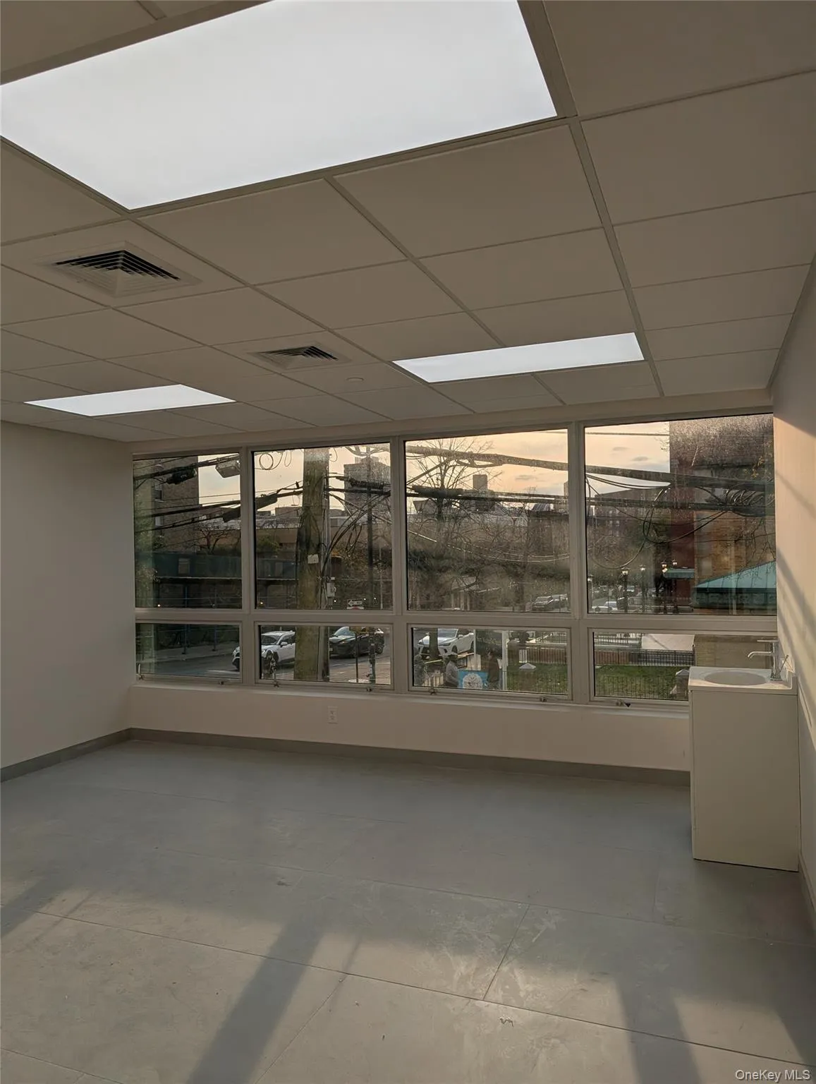 LARGE ROOM B-1 LARGE ROOM B-1