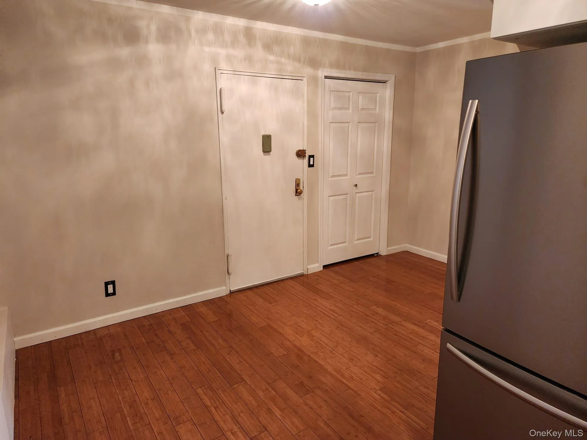 Entrance door Entrance door