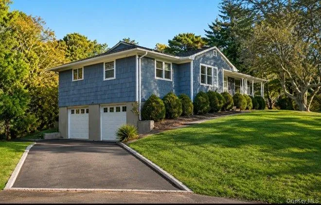 15 Club Drive, Southampton, NY, 3 Bedrooms Bedrooms, 6 Rooms Rooms,3 BathroomsBathrooms,Residential Lease,For Rent,Club,0,933725 15 Club Drive, Southampton, NY, 3 Bedrooms Bedrooms, 6 Rooms Rooms,3 BathroomsBathrooms,Residential Lease,For Rent,Club,0,933725