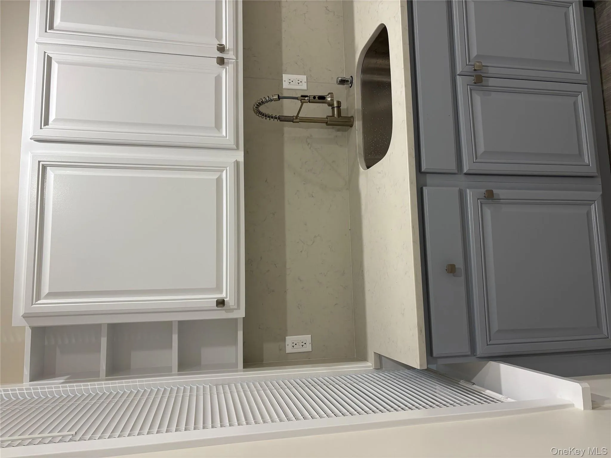 Cabinets & Additional Shelves Cabinets & Additional Shelves