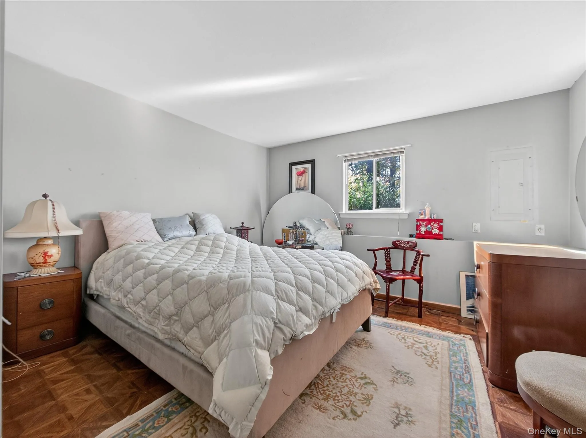 Bedroom with electric panel and parquet floors Bedroom with electric panel and parquet floors