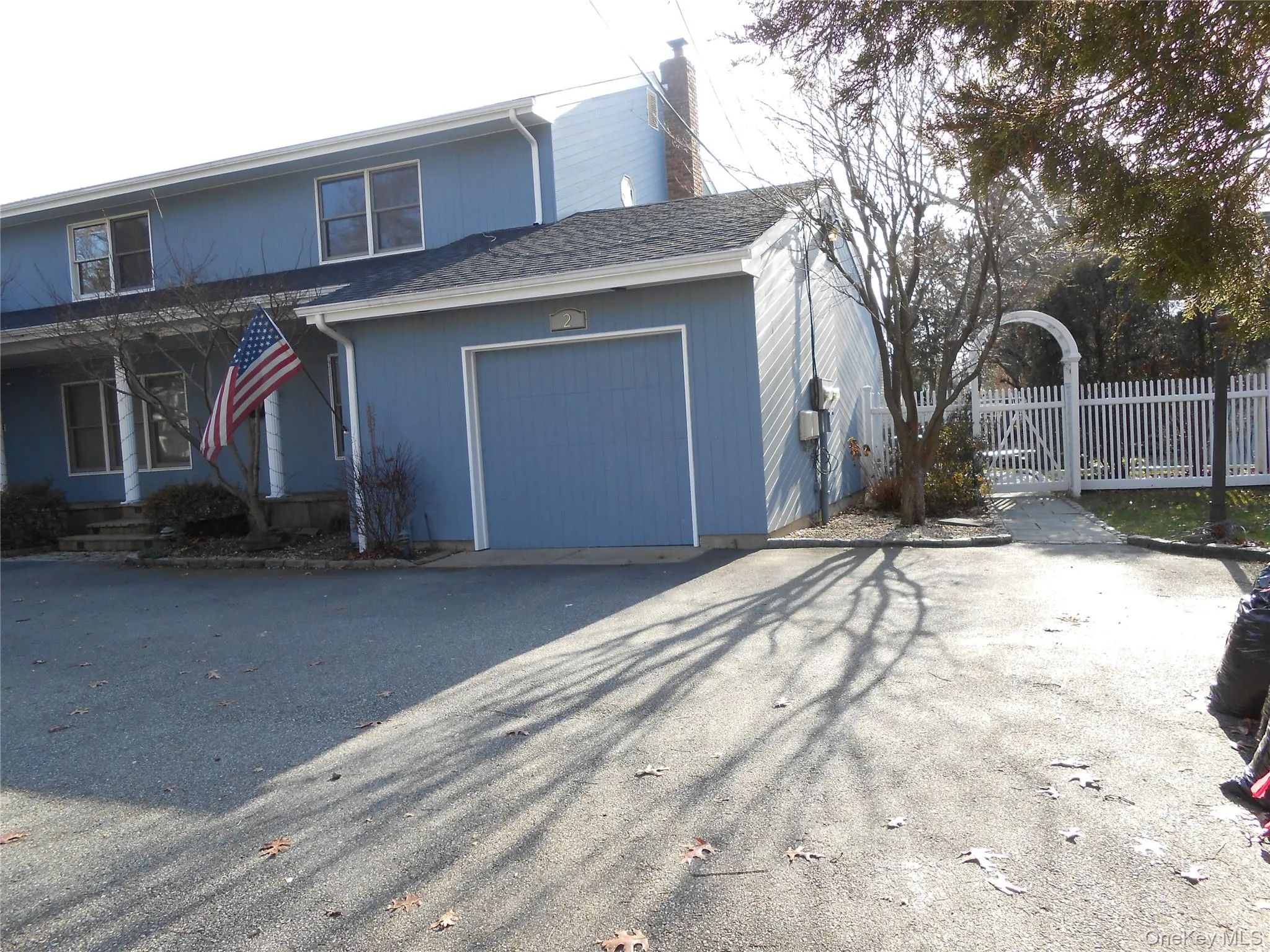 Parking in driveway for 2 cars Parking in driveway for 2 cars
