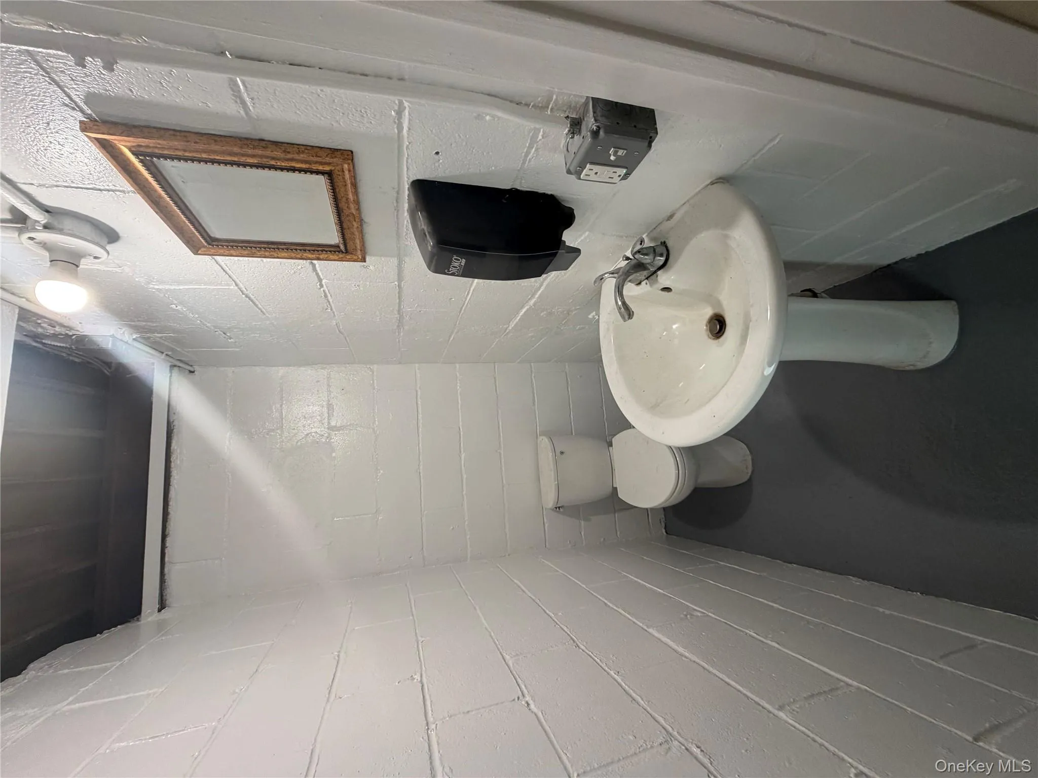 Half bath with toilet Half bath with toilet