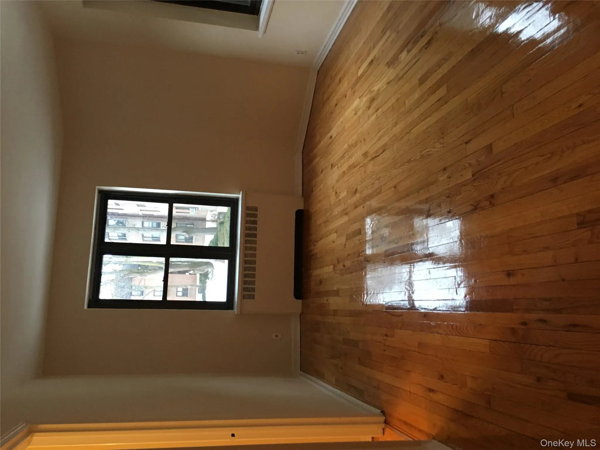 Spacious bedroom/living room area with hardwood floors Spacious bedroom/living room area with hardwood floors