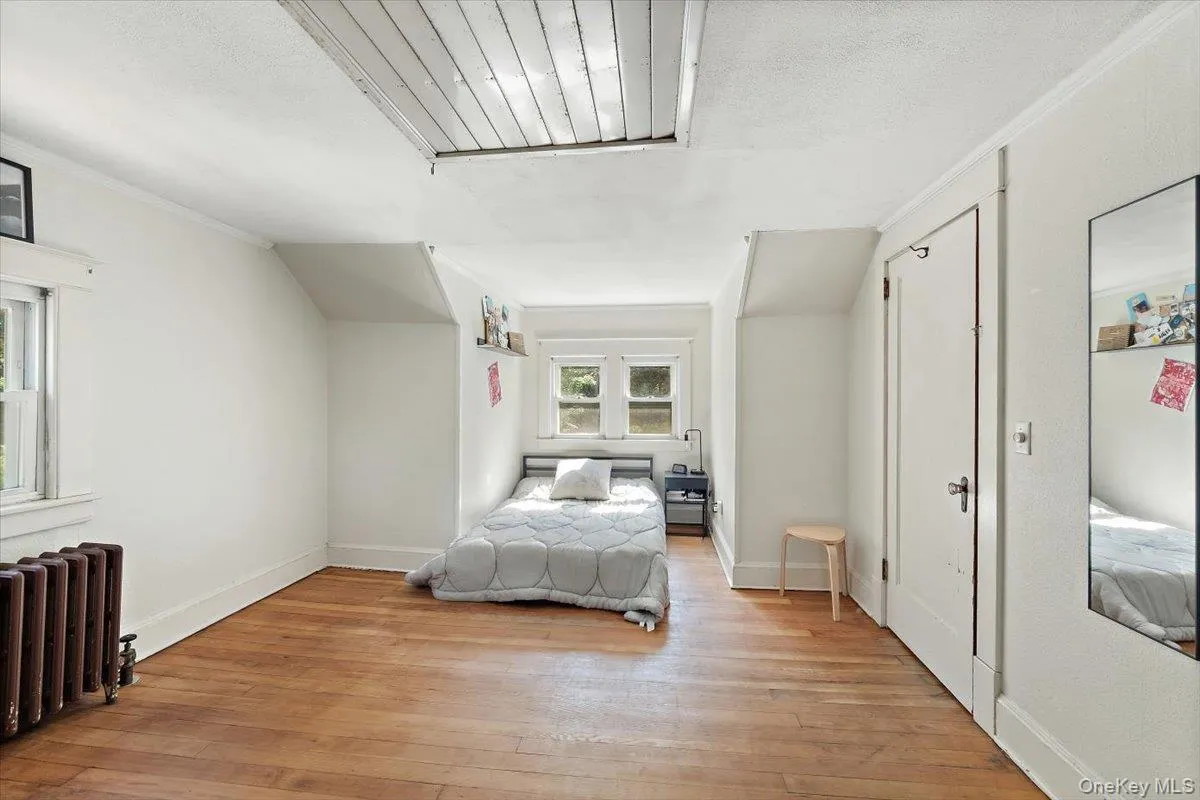 Large Bedroom Large Bedroom