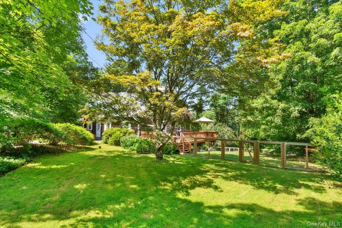 Gorgeous property with specimen trees and privacy Gorgeous property with specimen trees and privacy