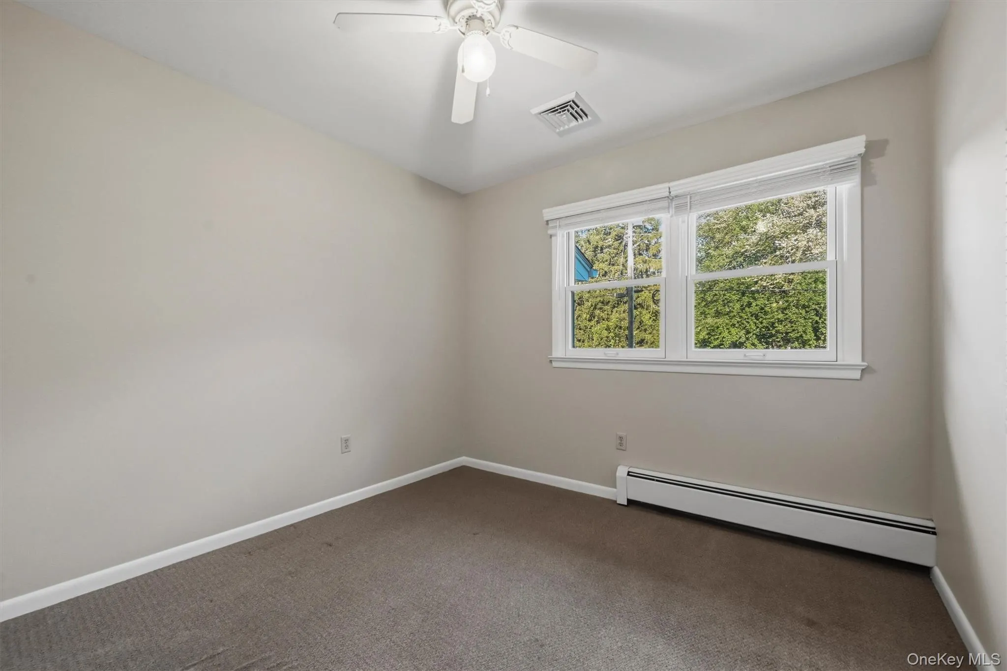 a carpeted "bonus" room...is it office, den, exercise, craft room or ??? There's no closet, but it's extra space with a nice ceiling fan above... a carpeted "bonus" room...is it office, den, exercise, craft room or ??? There's no closet, but it's extra space with a nice ceiling fan above...
