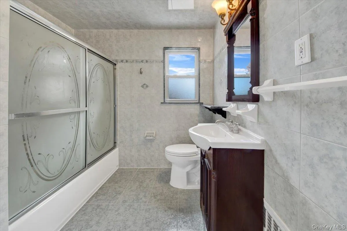 Spacious Bathroom Spacious Bathroom