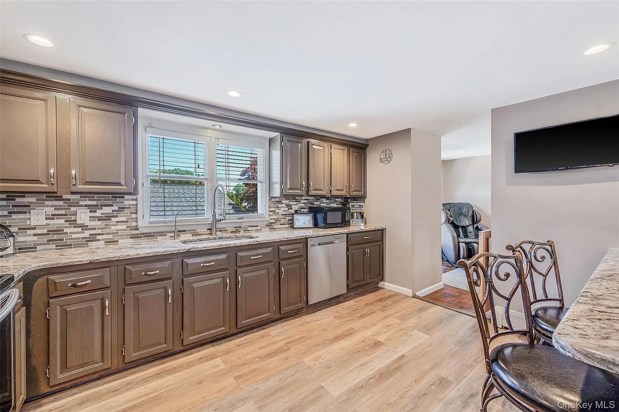 201 Oakland Avenue, Babylon, NY, 6 Bedrooms Bedrooms, 11 Rooms Rooms,3 BathroomsBathrooms,Residential,For Rent,Oakland,0,KEY933959 201 Oakland Avenue, Babylon, NY, 6 Bedrooms Bedrooms, 11 Rooms Rooms,3 BathroomsBathrooms,Residential,For Rent,Oakland,0,KEY933959