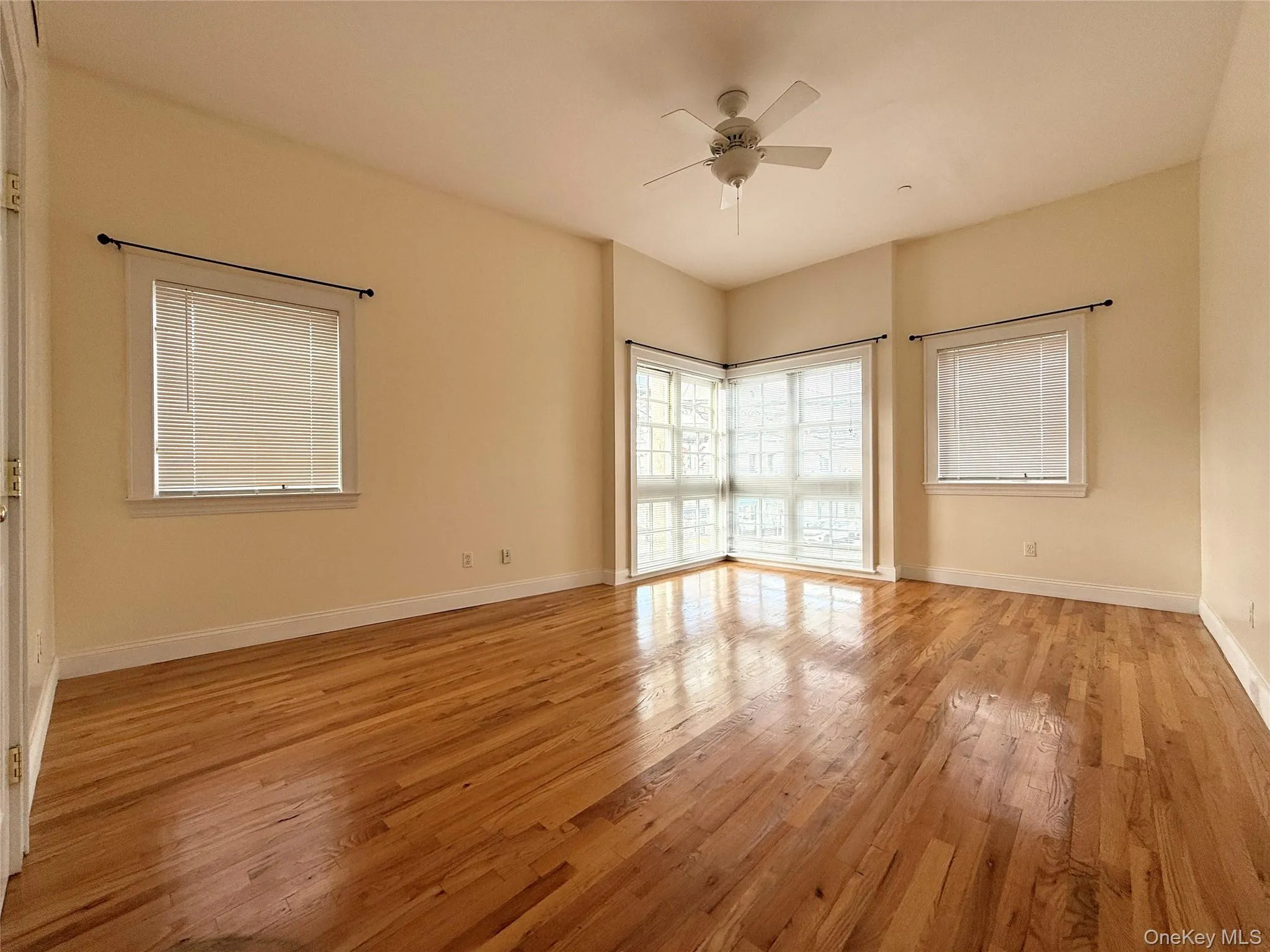 2 East Main Street, Oyster Bay, NY, 1 Bedroom Bedrooms, 3 Rooms Rooms,1 BathroomBathrooms,Residential Lease,Idx,East Main,0,934039 2 East Main Street, Oyster Bay, NY, 1 Bedroom Bedrooms, 3 Rooms Rooms,1 BathroomBathrooms,Residential Lease,Idx,East Main,0,934039