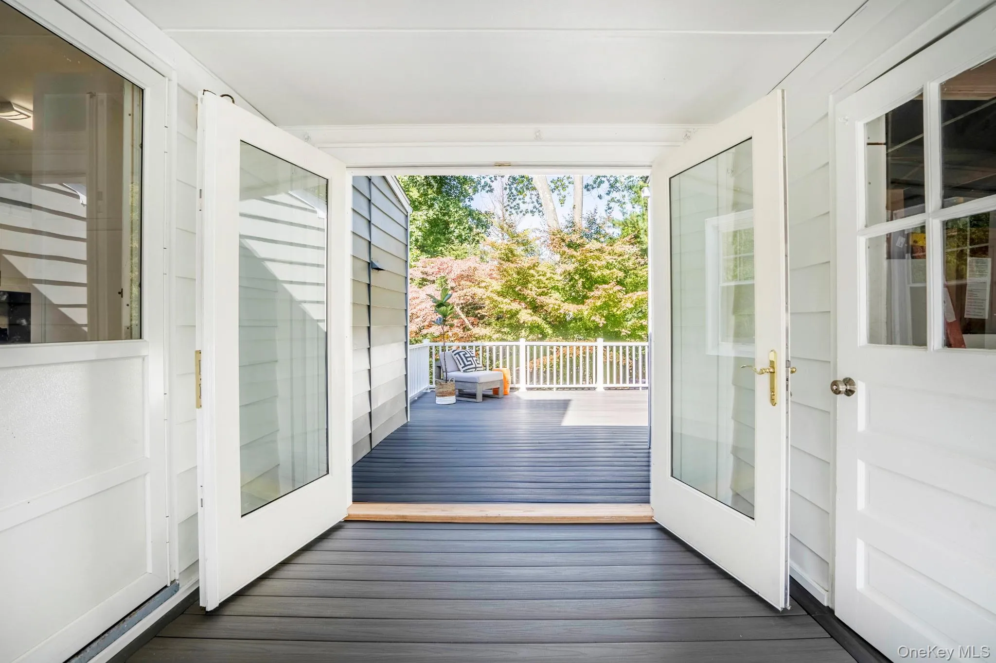 Covered through-way into the kitchen Covered through-way into the kitchen