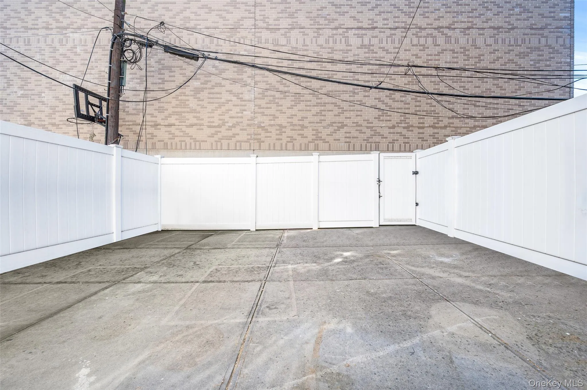 Garage featuring a gate Garage featuring a gate