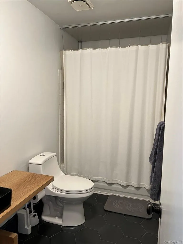 2nd floor full bath - completely renovated 2nd floor full bath - completely renovated