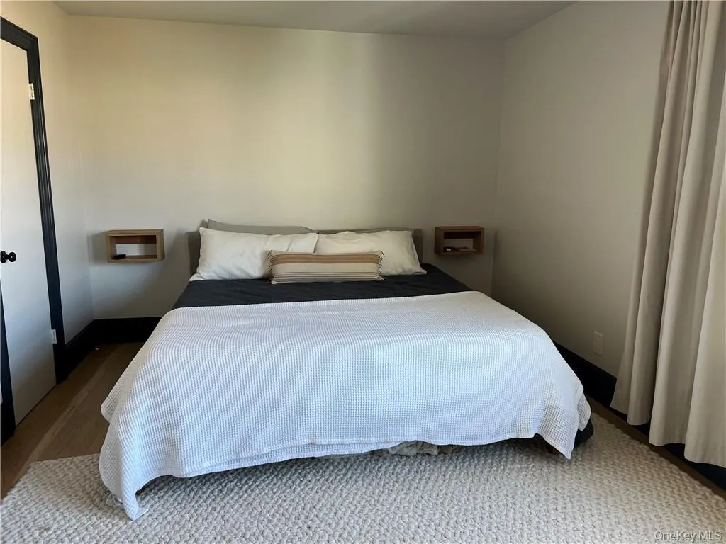 Very spacious Bedroom #1 Very spacious Bedroom #1