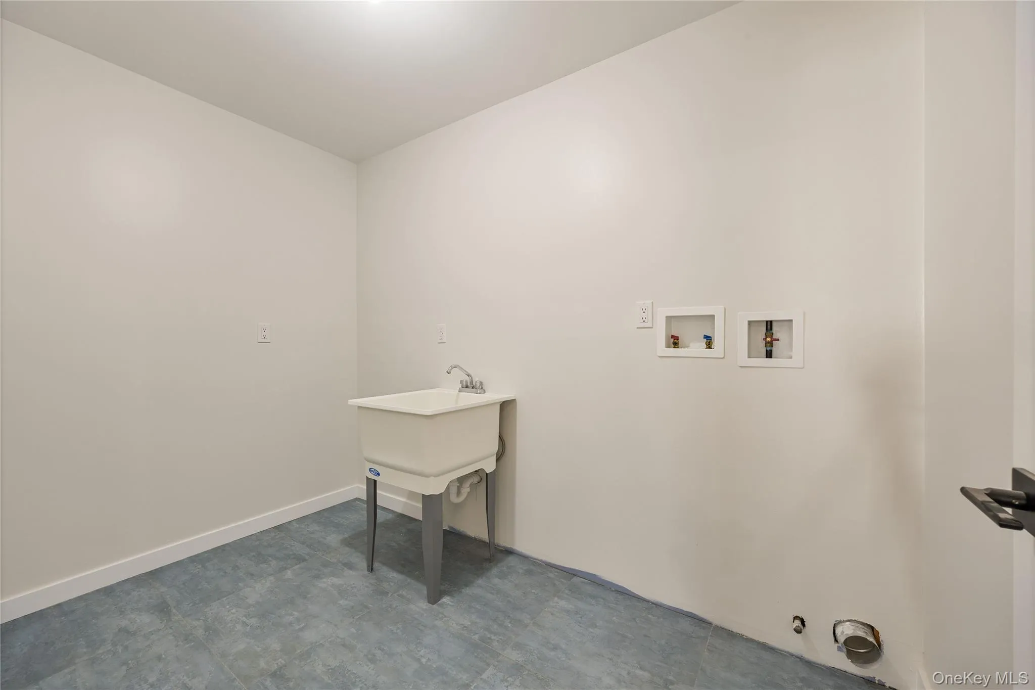 Washroom with baseboards and washer hookup Washroom with baseboards and washer hookup