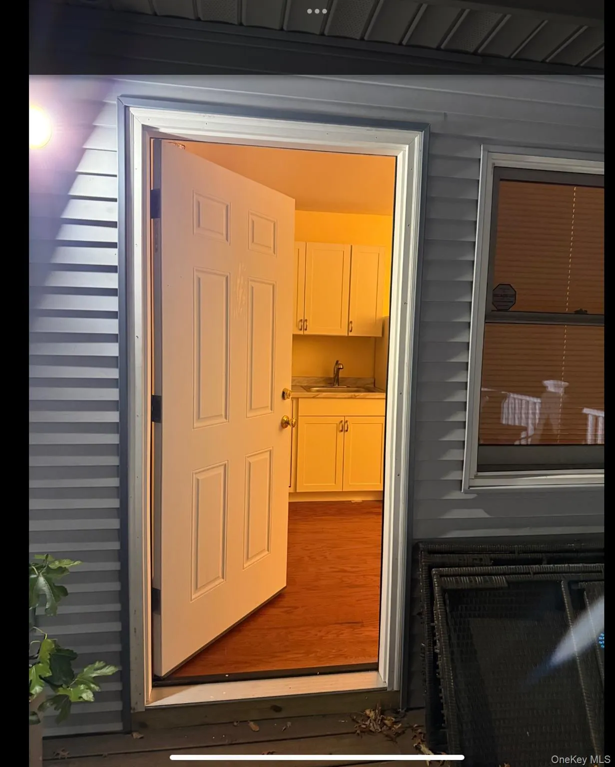 Doorway to property with a sink Doorway to property with a sink