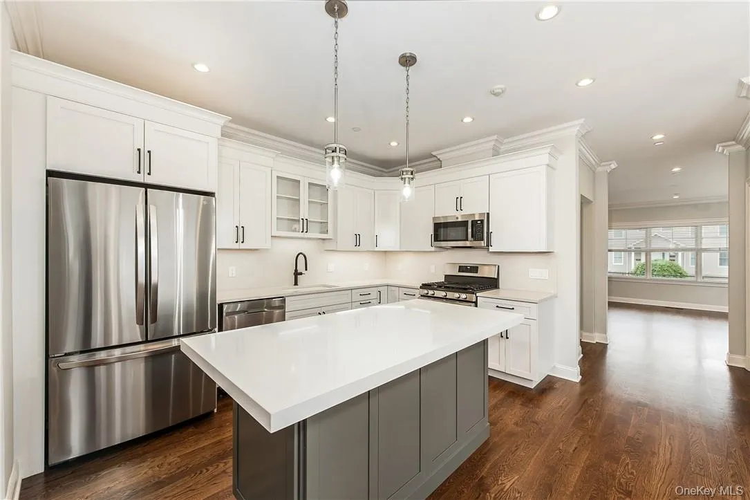 HIGH-END STAINLESS STEEL APPLIANCES HIGH-END STAINLESS STEEL APPLIANCES