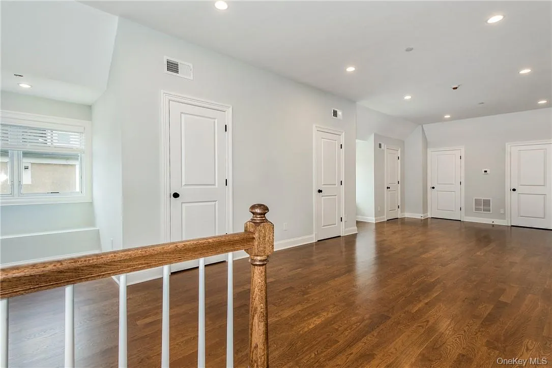 EXCELLENT STORAGE ON THIRD FLOOR EXCELLENT STORAGE ON THIRD FLOOR