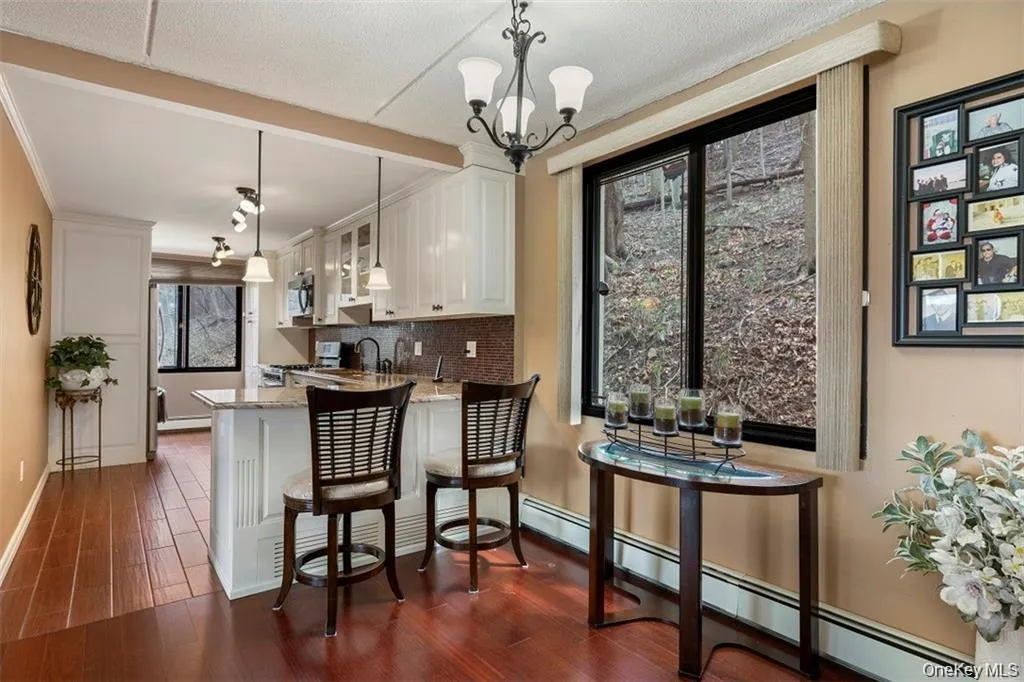 Entry hall looking toward the kitchen. Entry hall looking toward the kitchen.