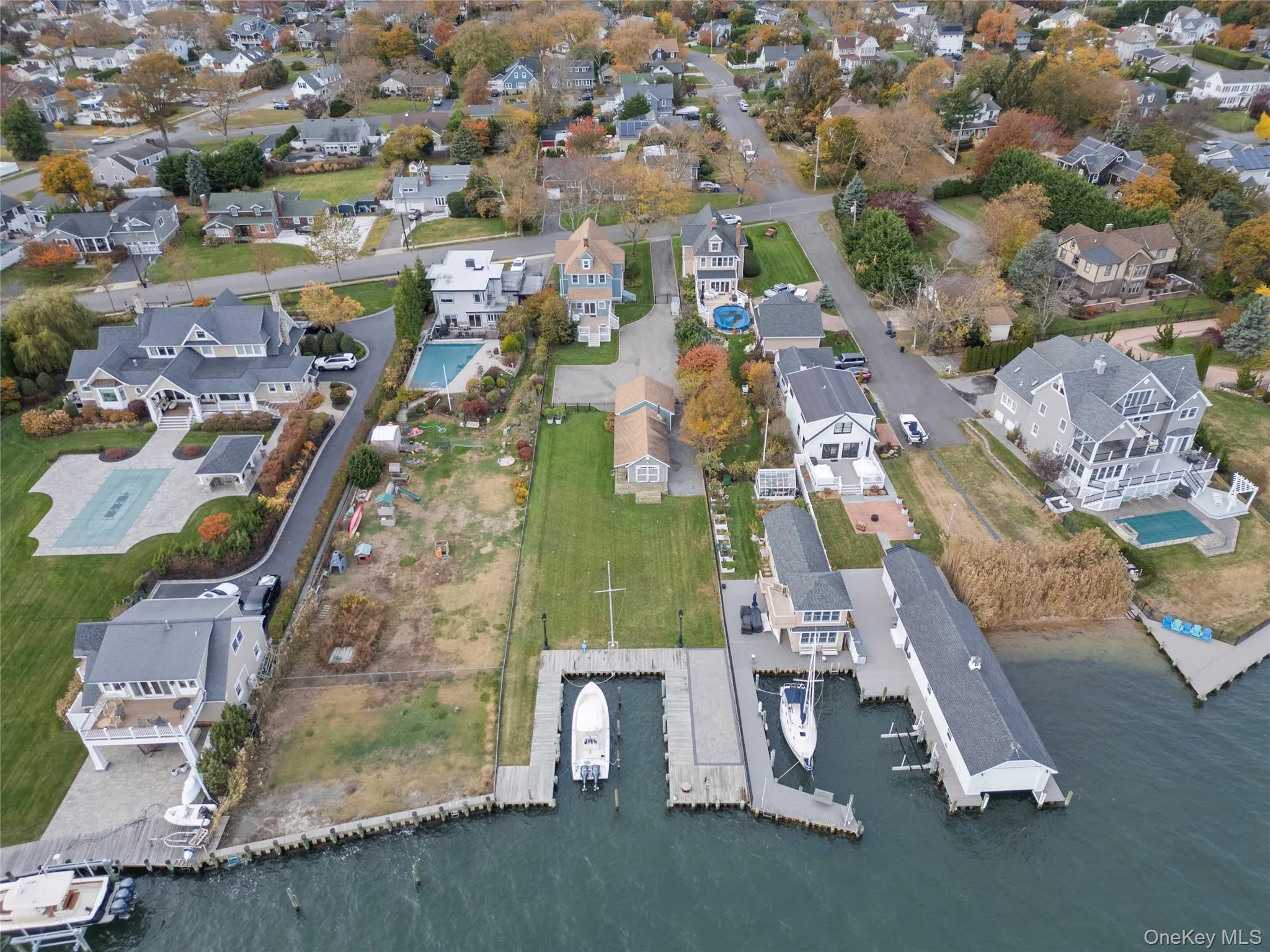Aerial overview of property's location featuring nearby suburban area Aerial overview of property's location featuring nearby suburban area
