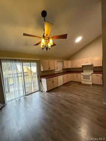 650 Dunton Avenue, Brookhaven, NY, 3 Bedrooms Bedrooms, 6 Rooms Rooms,2 BathroomsBathrooms,Residential Lease,For Rent,Dunton,0,934866 650 Dunton Avenue, Brookhaven, NY, 3 Bedrooms Bedrooms, 6 Rooms Rooms,2 BathroomsBathrooms,Residential Lease,For Rent,Dunton,0,934866