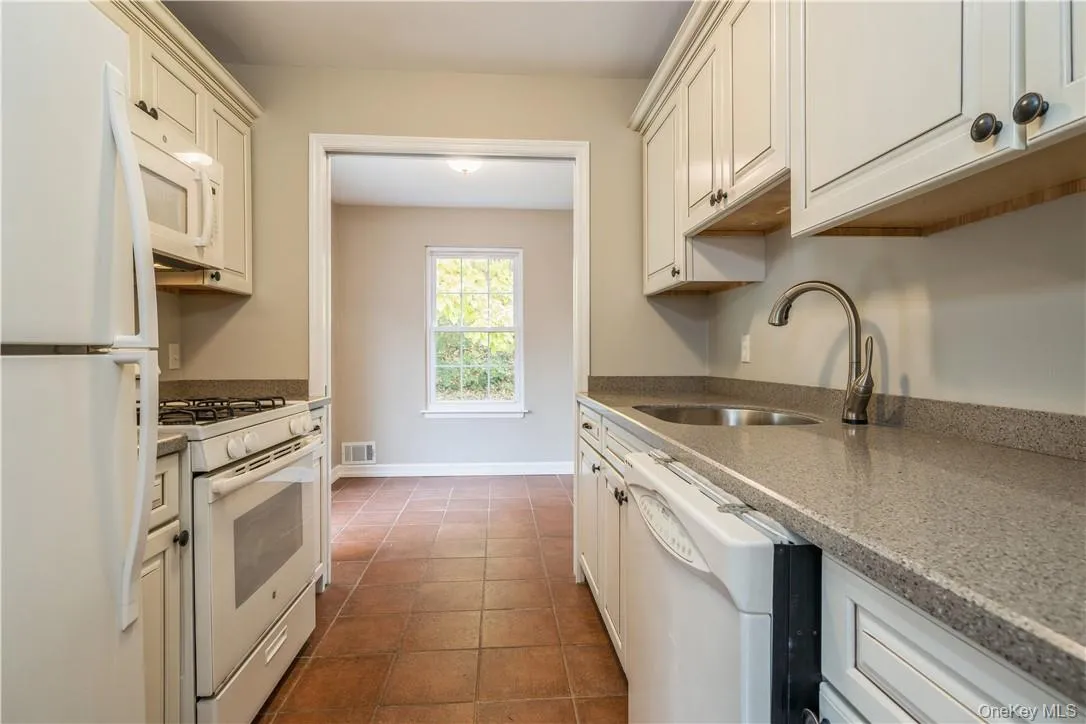 27 The Knolls, Warwick (town), NY, 1 Bedroom Bedrooms, 5 Rooms Rooms,1 BathroomBathrooms,Residential Lease,Idx,The,0,934879 27 The Knolls, Warwick (town), NY, 1 Bedroom Bedrooms, 5 Rooms Rooms,1 BathroomBathrooms,Residential Lease,Idx,The,0,934879