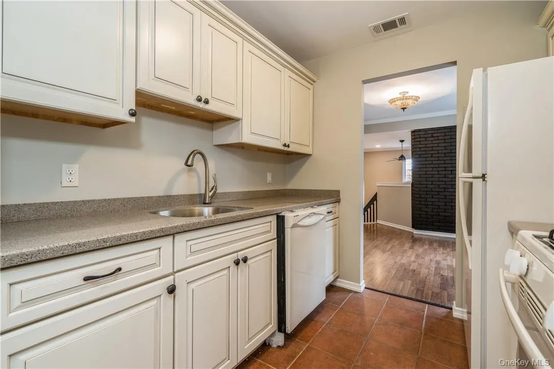 27 The Knolls, Warwick (town), NY, 1 Bedroom Bedrooms, 5 Rooms Rooms,1 BathroomBathrooms,Residential Lease,Idx,The,0,934879 27 The Knolls, Warwick (town), NY, 1 Bedroom Bedrooms, 5 Rooms Rooms,1 BathroomBathrooms,Residential Lease,Idx,The,0,934879