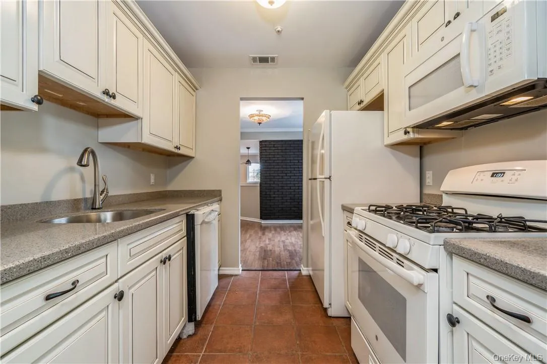 27 The Knolls, Warwick (town), NY, 1 Bedroom Bedrooms, 5 Rooms Rooms,1 BathroomBathrooms,Residential Lease,Idx,The,0,934879 27 The Knolls, Warwick (town), NY, 1 Bedroom Bedrooms, 5 Rooms Rooms,1 BathroomBathrooms,Residential Lease,Idx,The,0,934879