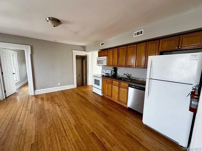 9 Clinton Street, Poughkeepsie, NY, 2 Bedrooms Bedrooms, 5 Rooms Rooms,1 BathroomBathrooms,Residential Lease,Idx,Clinton,0,934917 9 Clinton Street, Poughkeepsie, NY, 2 Bedrooms Bedrooms, 5 Rooms Rooms,1 BathroomBathrooms,Residential Lease,Idx,Clinton,0,934917