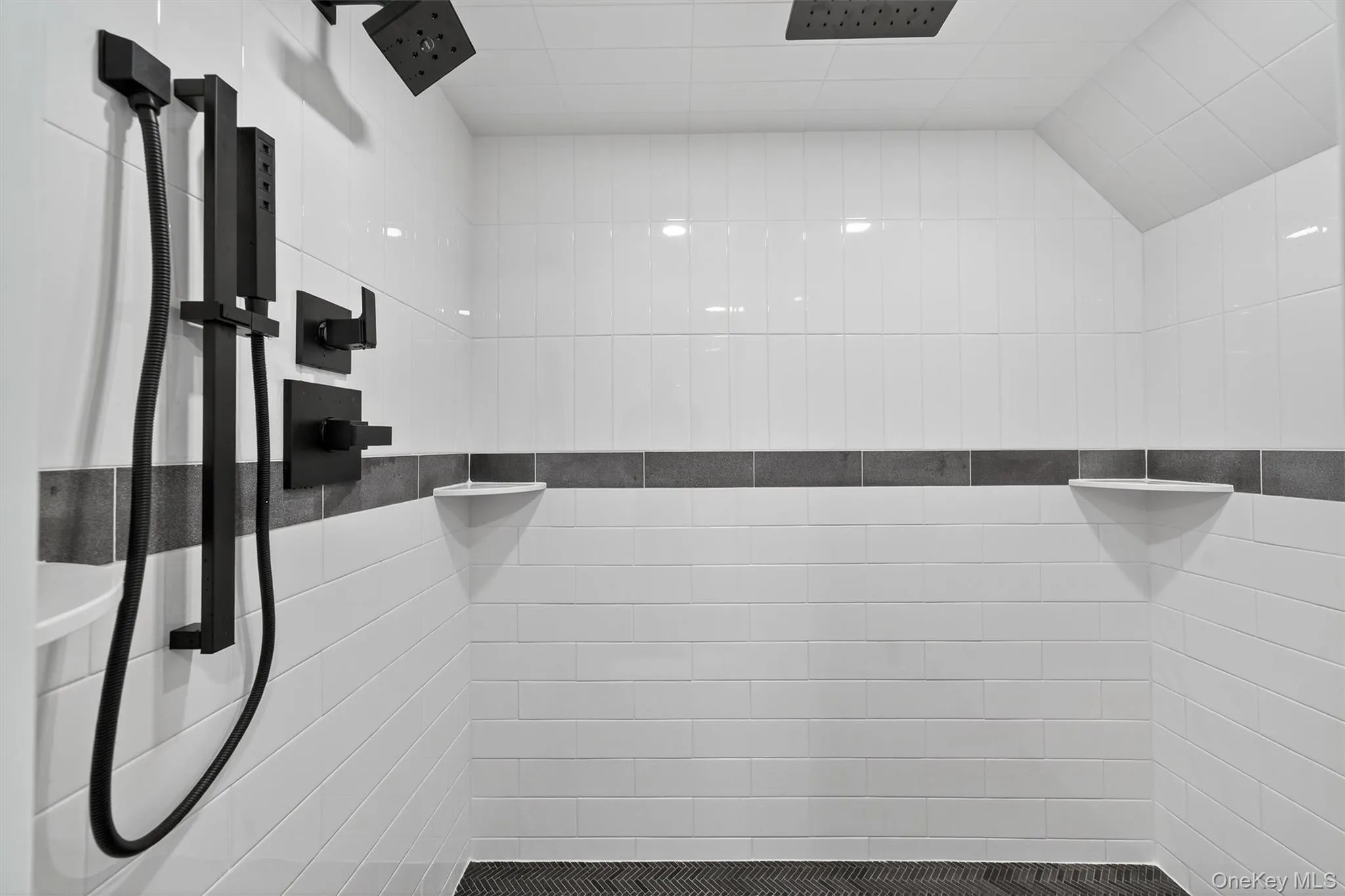 Bathroom featuring tiled shower Bathroom featuring tiled shower