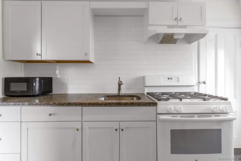 46 Voorhis Avenue, Clarkstown, NY, 1 Bedroom Bedrooms, 3 Rooms Rooms,1 BathroomBathrooms,Residential Lease,Idx,Voorhis,0,935038 46 Voorhis Avenue, Clarkstown, NY, 1 Bedroom Bedrooms, 3 Rooms Rooms,1 BathroomBathrooms,Residential Lease,Idx,Voorhis,0,935038