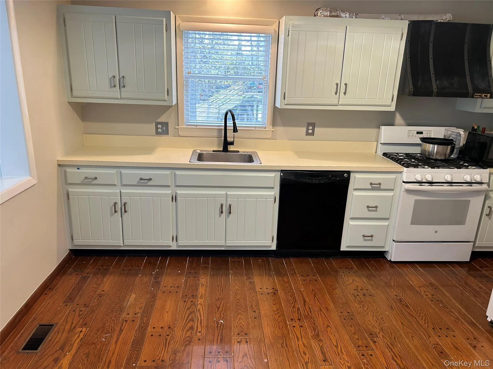465 Tarpon Drive, Southold, NY, 3 Bedrooms Bedrooms, 8 Rooms Rooms,2 BathroomsBathrooms,Residential Lease,For Rent,Tarpon,0,935540 465 Tarpon Drive, Southold, NY, 3 Bedrooms Bedrooms, 8 Rooms Rooms,2 BathroomsBathrooms,Residential Lease,For Rent,Tarpon,0,935540