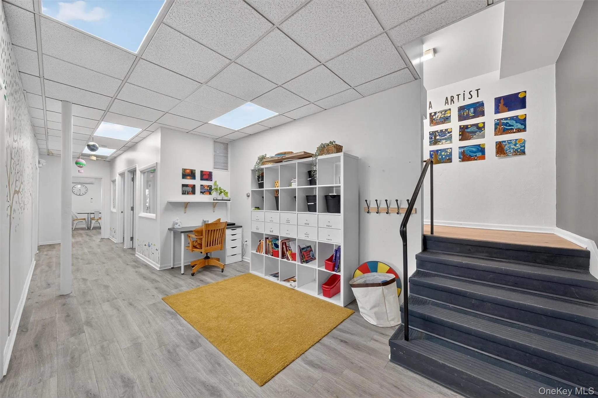 Entry room with an office area Entry room with an office area