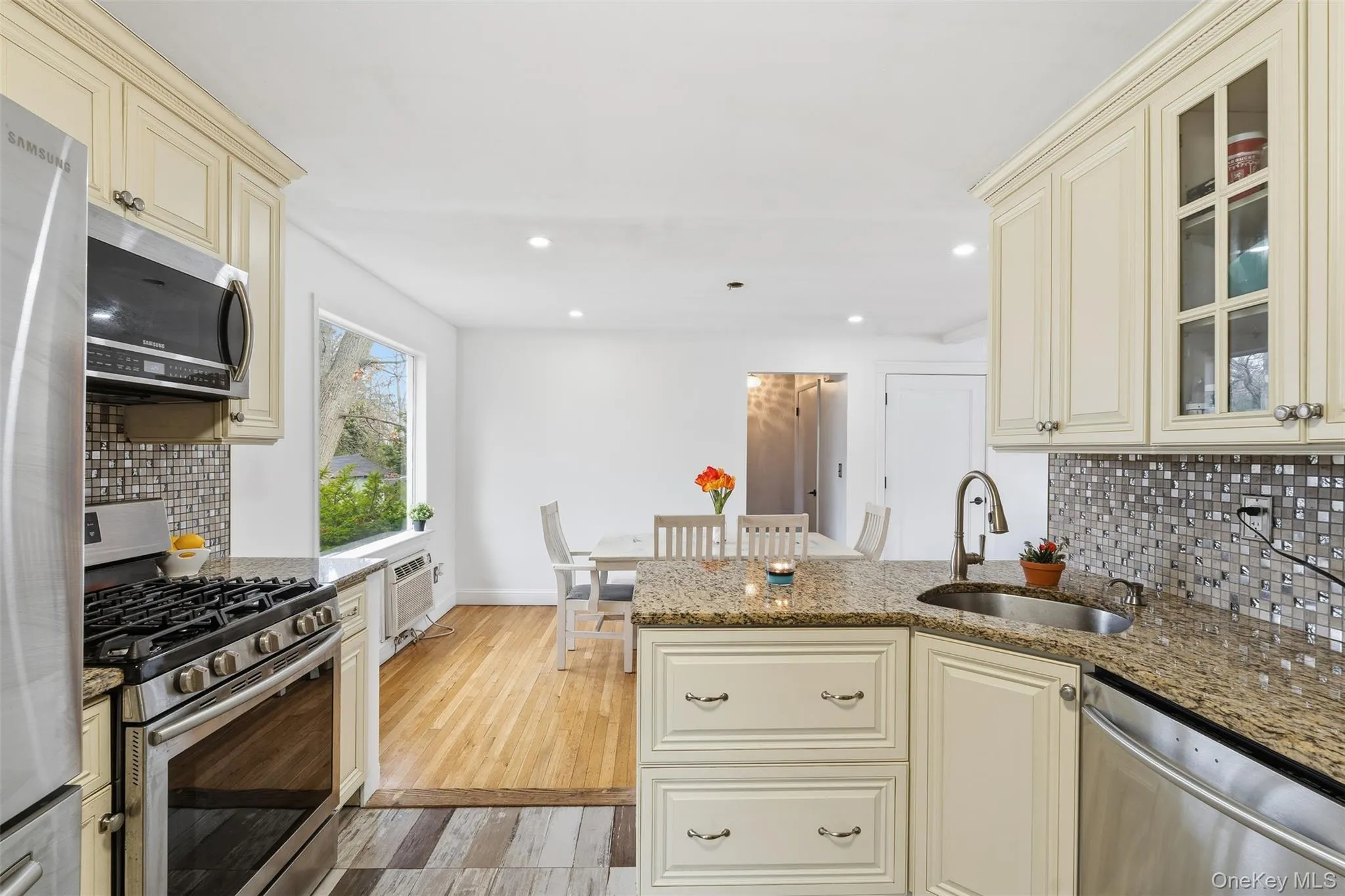 22 Hovenkamp Avenue, Clarkstown, NY, 3 Bedrooms Bedrooms, 8 Rooms Rooms,1 BathroomBathrooms,Residential,For Rent,Hovenkamp,0,935624 22 Hovenkamp Avenue, Clarkstown, NY, 3 Bedrooms Bedrooms, 8 Rooms Rooms,1 BathroomBathrooms,Residential,For Rent,Hovenkamp,0,935624